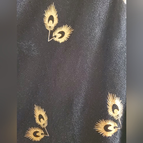 🆕 Black and gold and silver color Peacock 21x 65 in. - Picture 3 of 5